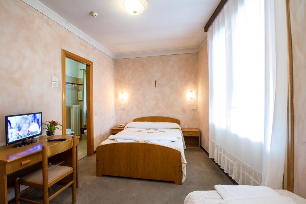 Albergo Ristorante Da Felice Loria Exteriér fotografie